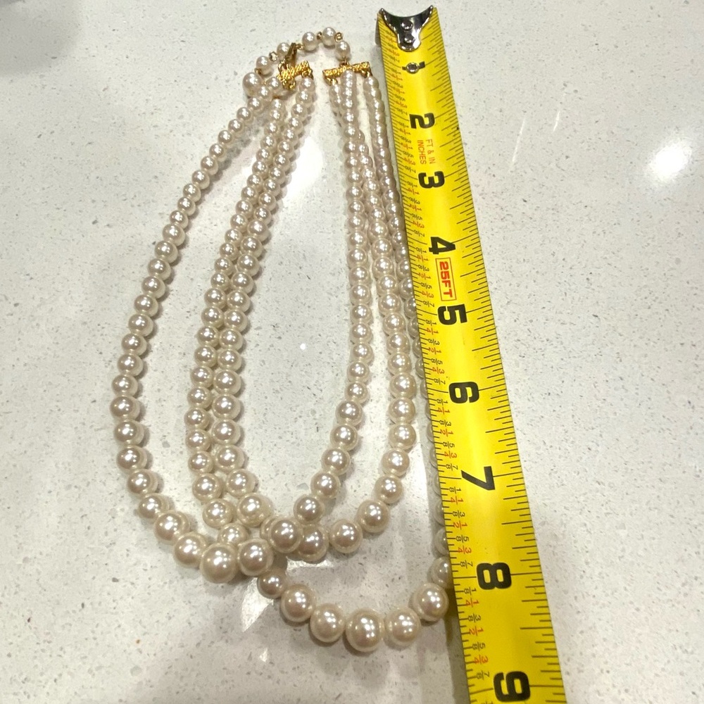 Tri- Layered Lightweight Pearl Necklace 💋 - Picture 11 of 16